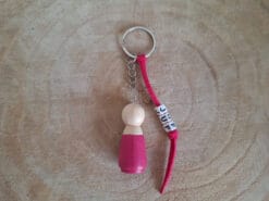 sleutelhanger juf fuchsia. Hiermee maak je elke juf erg blij. Eindelijk raakt ze haar sleutels niet meer kwijt.
