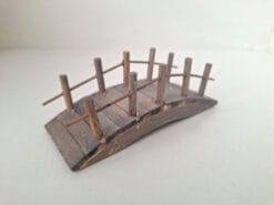 Brug 2 (a). Hiermee kun je elke rivier oversteken.