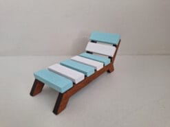 ligbed hout (b). Hier kun je heerlijk op uitrusten deze vakantie.