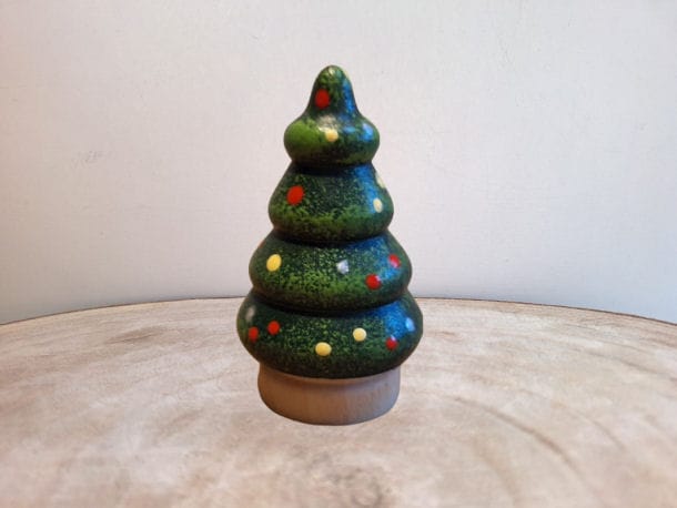 Onder deze Kerstboom kun je jouw cadeautjes leggen.