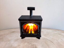 De open haard houdt alle kamers heerlijk warm.