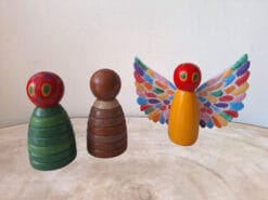 Met de figuren uit Rupsje nooitgenoeg kun je het prentenboek helemaal zelf naspelen.